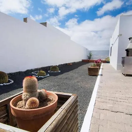 Baroli Huge Private Heated Pool * Playa Blanca (Lanzarote)